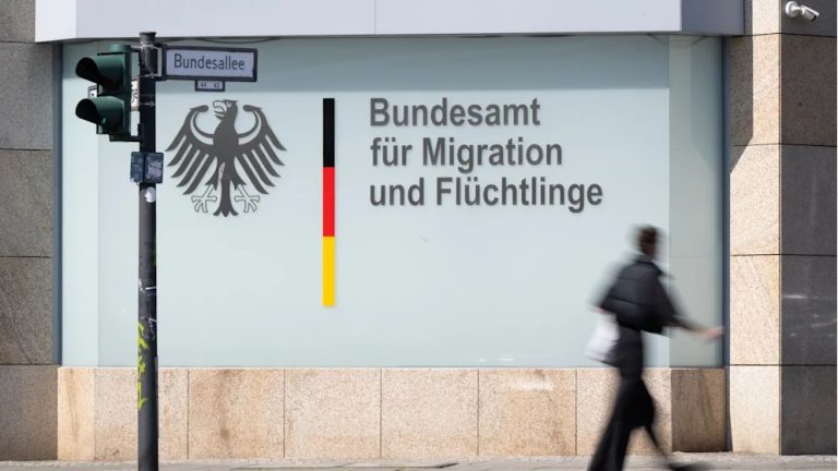 Niemcy: Najwyższe świadczenia socjalne dla azylantów w Europie. System przyciąga migrantów z całego kontynentu