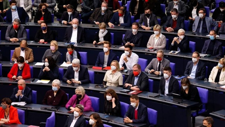 Niemcy: W Bundestagu status ozdrowieńca nadal ważny 6 miesięcy!