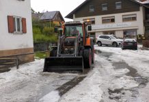 Burze na południu Niemiec: Intensywne opady gradu, zalane drogi i piwnice w Bawarii