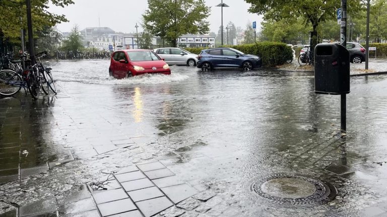 Burze w Niemczech zamieniają ulice w rzeki – liczne akcje straży pożarnej