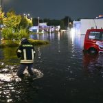 Burze w Niemczech, zalana ulica