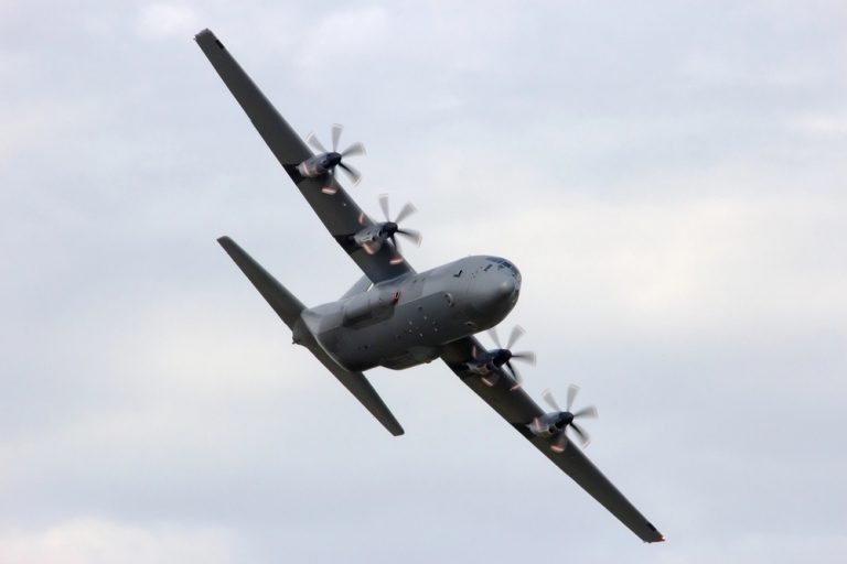 Niemcy: transportowy C-130 ostrzelany pirotechniką w rejonie Celle — śledztwo w toku