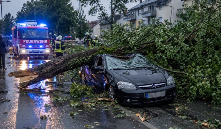 Potężna burza przeszła nad Badenią-Wirtembergią. Nie żyje rowerzysta, są ogromne zniszczenia