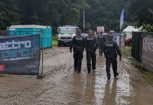 Atak nożownika podczas festynu w Bawarii. Osiem osób rannych, sprawca uciekł i jest poszukiwany