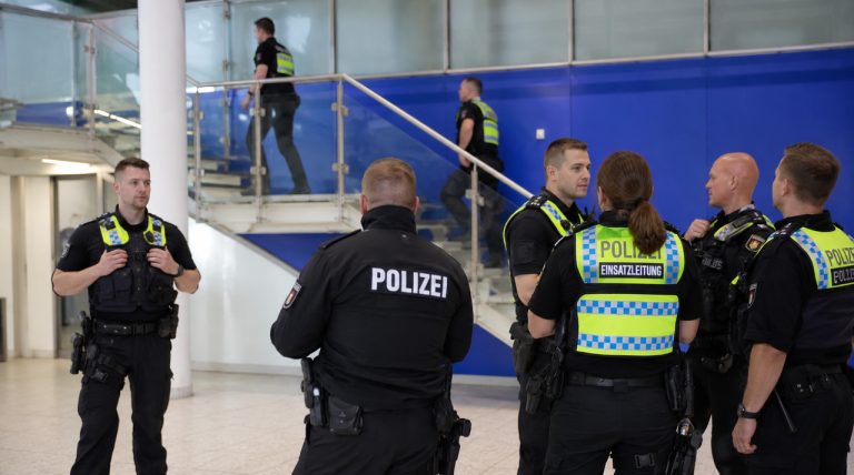 Wielka obława w Niemczech! Policja szturmowała ośrodki dla uchodźców w sprawie wyłudzeń zasiłków