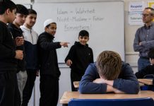 „Mali islamiści” w niemieckich szkołach? Szokujący raport z Berlina o presji religijnej!