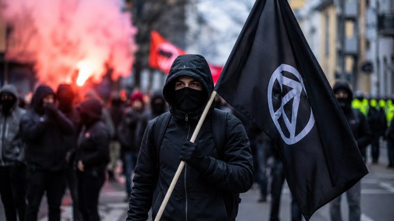 Ekstremiści w Berlinie są coraz młodsi, bardziej lewicowi i bardziej islamistyczni