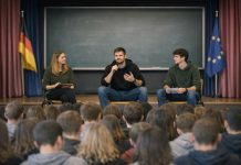 „Edukacja obywatelska nie może być neutralna” – obowiązkowe spotkania w niemieckich szkołach zorganizowane przez „Babcie przeciwko Prawicy”