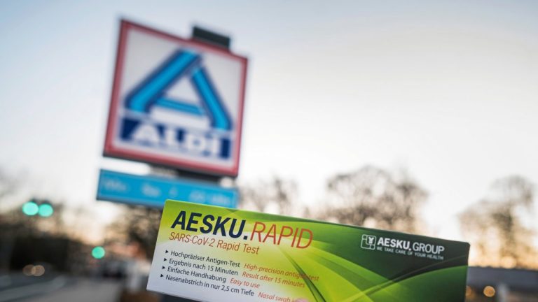 Niemcy: Testy na koronawirusa od dzisiaj dostępne w Aldi