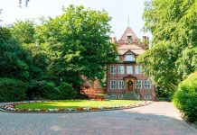 Cuxhaven (Niemcy): Chłopcy w wieku 10 i 12 lat zaatakowali 94-latkę drewnianą listwą