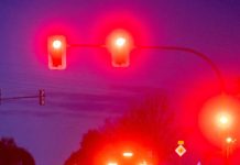 Wiesbaden: Motocyklista przejechał przez osiem czerwonych świateł w ciągu dwóch minut!