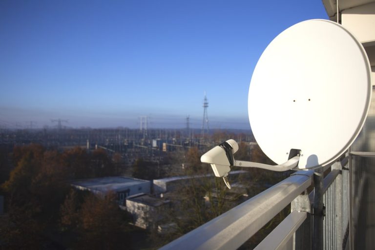 Czy najemca ma w Niemczech prawo do zamocowania na balkonie anteny satelitarnej?