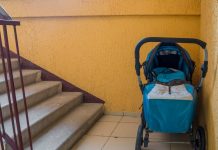 Czy w Niemczech wózki dziecięce mogą stać na klatce schodowej?