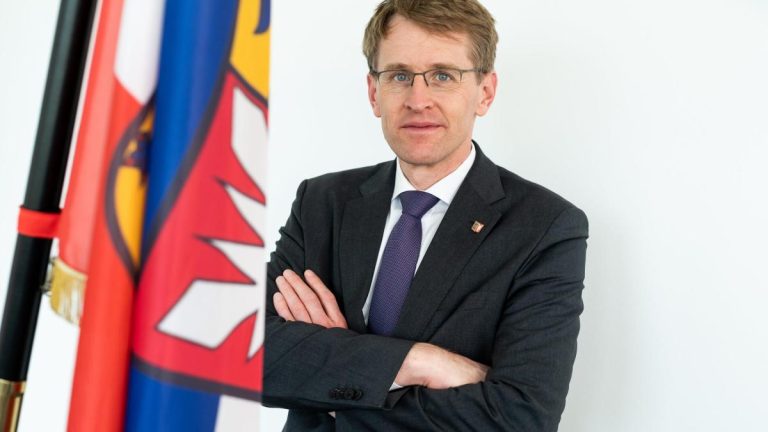 Premier Szlezwika-Holsztynu przeciwny wprowadzaniu lockdownu w całych Niemczech. Chce ograniczeń dla osób niezaszczepionych