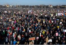 Protesty w całych Niemczech: Setki tysięcy ludzi demonstrowało „w obronie demokracji”