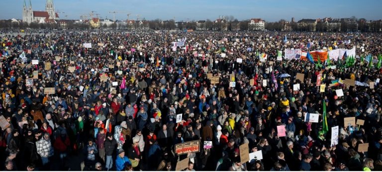 Protesty w całych Niemczech: Setki tysięcy ludzi demonstrowało „w obronie demokracji”
