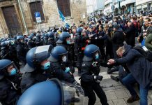 10 000 osób protestuje przeciwko obostrzeniom w Kassel – policja użyła gazu pieprzowego i pałek!