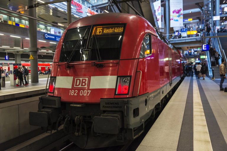 Niemcy: Konduktor Deutsche Bahn zmarł po pobiciu przez obywatela Grecji podczas kontroli biletów