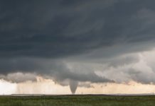 Niemcy szykują się na gwałtowne burze. Meteorolodzy ostrzegają nawet przed tornadami