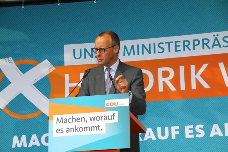 Merz ostro o migracji: Niemcy zbyt długo pozwalały na niekontrolowaną migrację