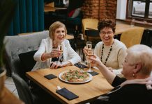 Alkoholizm wśród seniorów w Niemczech: coraz więcej osób wymaga leczenia