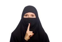 Niemcy: Kobiety z CDU wzywają do zakazu noszenia burki i nikabu w przestrzeni publicznej