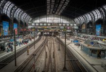 Chaos na dworcu w Hamburgu: prokurdyjscy demonstranci blokowali tory, paraliż komunikacyjny w godzinach szczytu