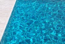 Niemcy: Dwaj Syryjczycy oskarżeni o molestowanie w basenie w Gelnhausen