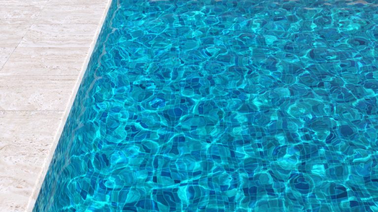 Niemcy: Dwaj Syryjczycy oskarżeni o molestowanie w basenie w Gelnhausen