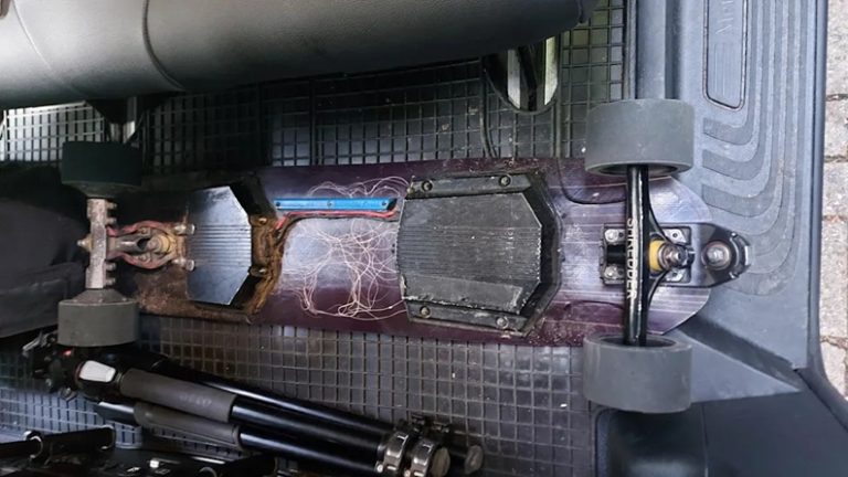 Niemcy: 37-latek pędził zmodyfikowanym longboardem 58 km/h — sprzęt skonfiskowany, trwa śledztwo