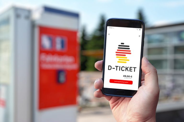 We wrześniu w Bawarii rusza sprzedaż biletów Deutschlandticket po obniżonej cenie. Oto kto może skorzystać z oferty
