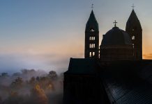 Niemcy: 150 domniemanych sprawców nadużyć w diecezji Speyer – przełomowy raport ujawnia skalę przestępstw i systemowego milczenia