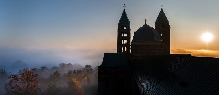 Niemcy: 150 domniemanych sprawców nadużyć w diecezji Speyer – przełomowy raport ujawnia skalę przestępstw i systemowego milczenia