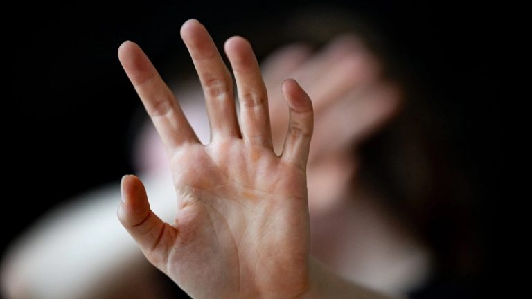 Niemcy: gwałtowny wzrost przemocy wobec kobiet. Orange Day 2025 ujawnia skalę tragedii