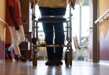 Niemcy: 40 domów opieki dotkniętych upadłością: Co niewypłacalność Argentum oznacza dla osób potrzebujących opieki?
