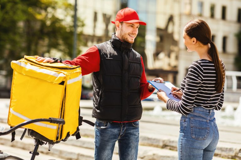 Indyjscy kurierzy w Berlinie walczą z wyzyskiem — strajki i pobicia