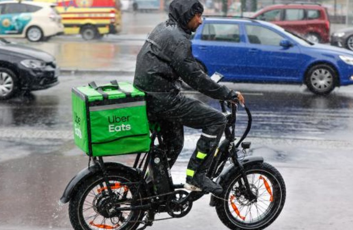 Indyjscy kurierzy w Berlinie walczą z wyzyskiem — strajki i pobicia