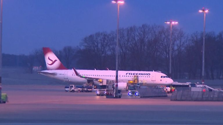 Skarga przeciwko kanclerzowi Scholzowi po przylocie afgańskich migrantów do Berlina