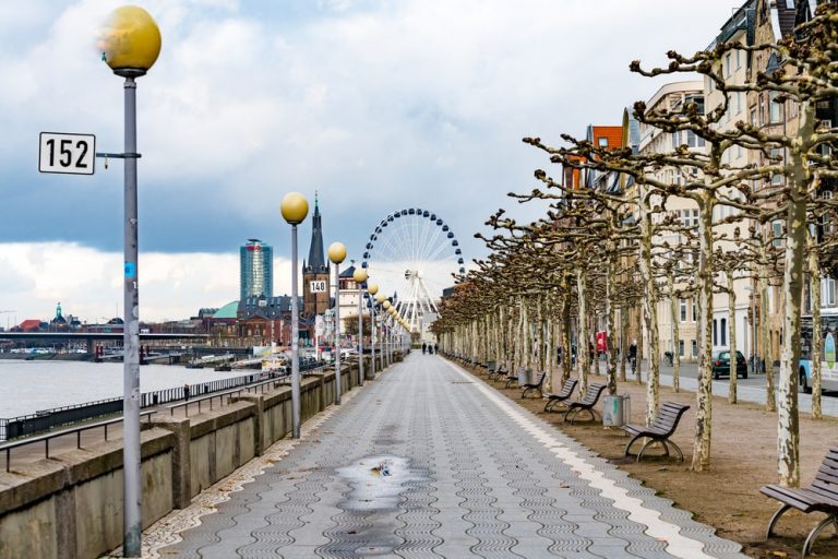 Düsseldorf wprowadza zakaz przebywania na starym mieście i nad Renem