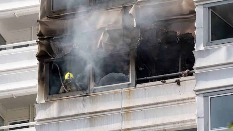 Tragedia w Berlinie-Kreuzbergu: Dwie osoby zgnięły po skoku z płonącego wieżowca