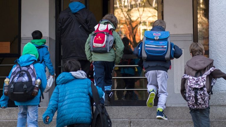 Berlińska szkoła zakazuje modlitwy muzułmanom – sprawa trafia do sądu