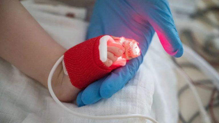 Niemcy: Szpitale dziecięce zgłaszają wzrost liczby ciężkich przypadków grypy