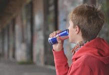 Niemcy: Kofeina w napojach energetycznych to zagrożenie dla dzieci i młodzieży