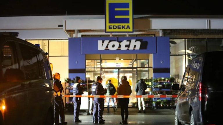 Niemcy: Nastolatek zginął pchnięty nożem przy kasie w supermarkecie