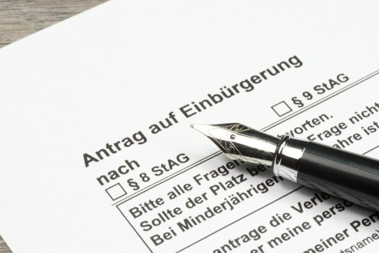 W 2022 roku liczba naturalizacji w Niemczech wzrosła o 28 procent