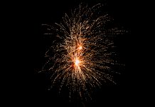 Sylwester w Berlinie: Muzułmanie w Nowy Rok sprzątali petardy na znak integracji