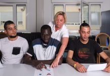 Koniec z gotówką dla azylantów w Niemczech: oto co na temat karty płatniczej sądzą sami uchodźcy!