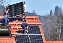 Niemcy: Składka pielęgnacyjna dla emerytów, nowe stawki za prąd z fotowoltaiki, obowiązki dotyczące sztucznej inteligencji. Ważne zmiany dla konsumentów od sierpnia 2025 roku