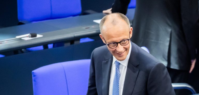 Niemcy: Friedrich Merz wybrany kanclerzem w drugim głosowaniu – historyczny precedens w Bundestagu