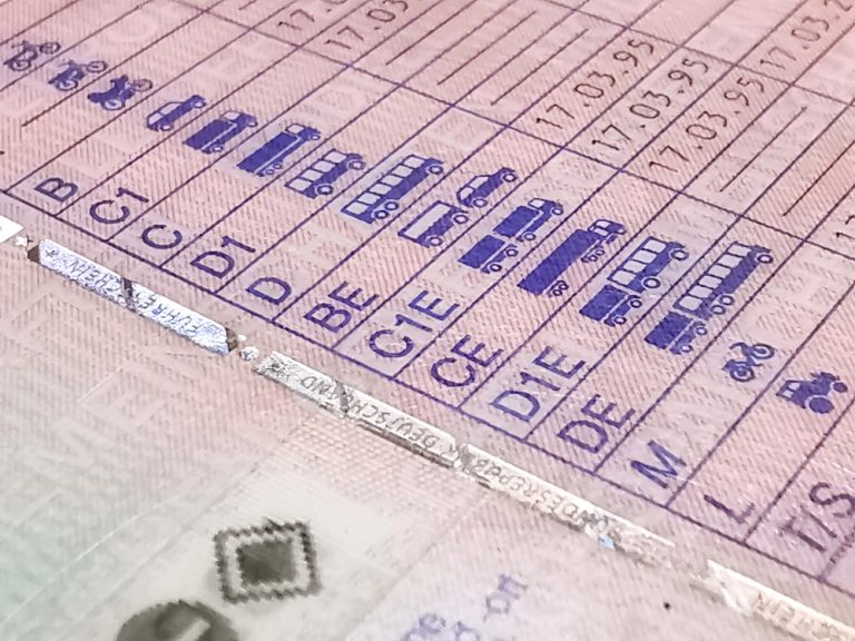 Niemcy: z powodu pandemii koronawirusa termin wymiany prawa jazdy przedłużony o pół roku